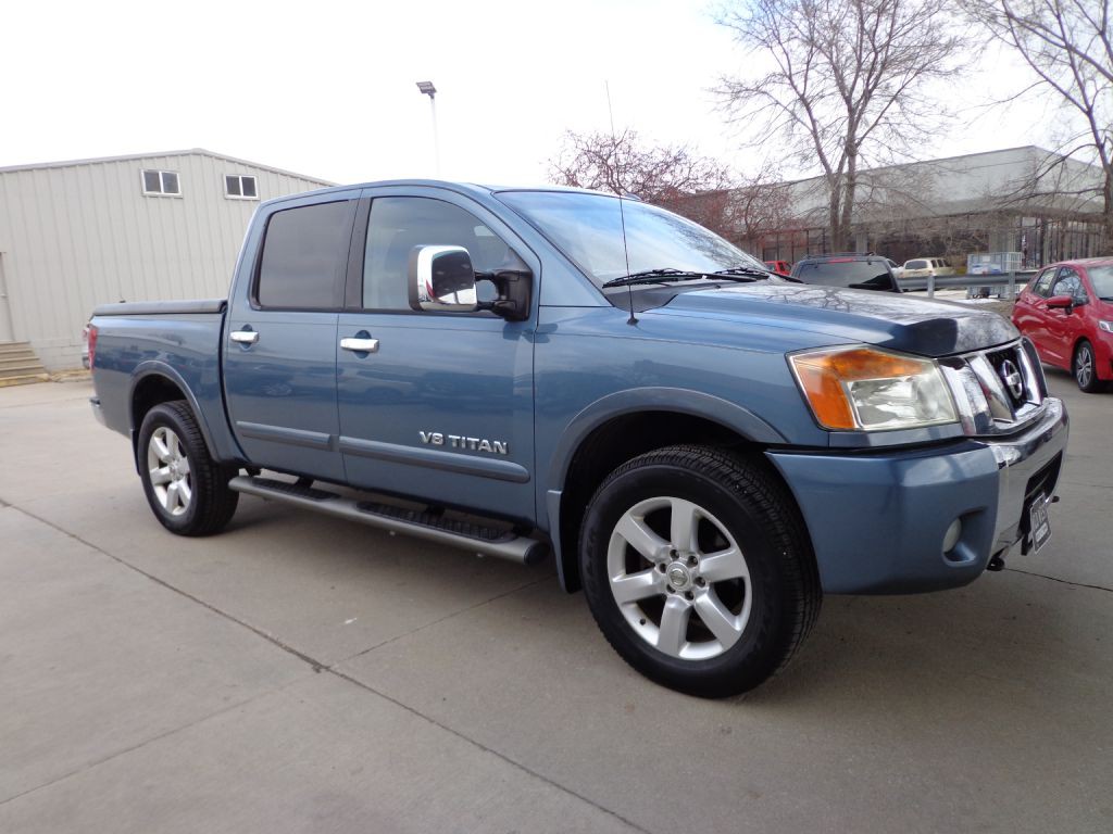 2011 Nissan Titan Image 3