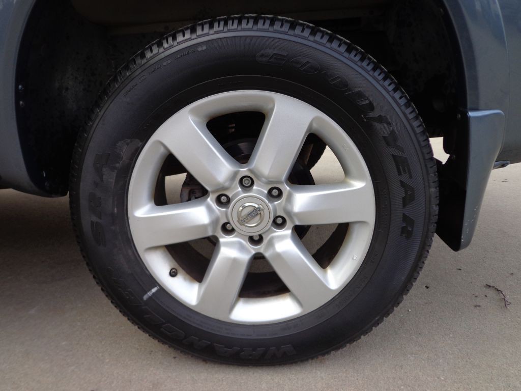 2011 Nissan Titan Image 11