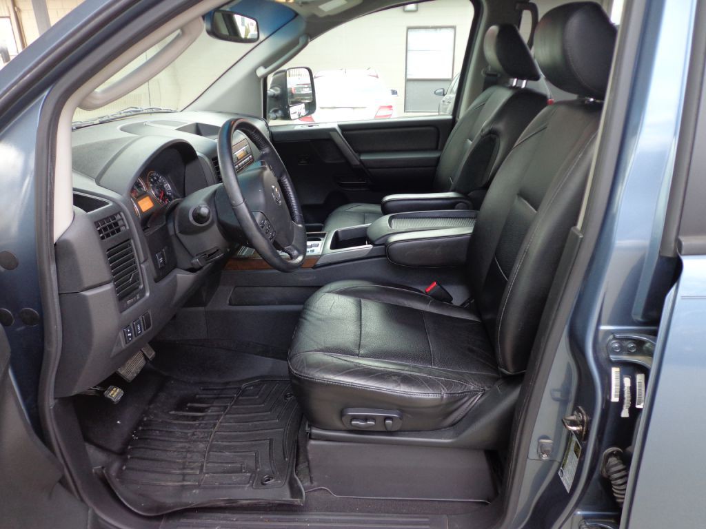 2011 Nissan Titan Image 13