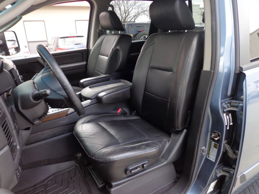 2011 Nissan Titan Image 14