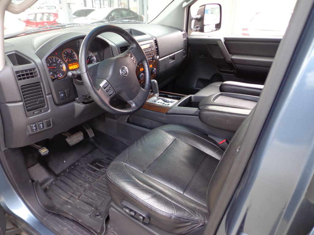 2011 Nissan Titan Image 15