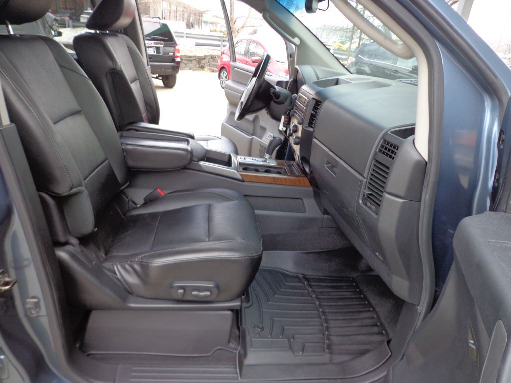 2011 Nissan Titan Image 16