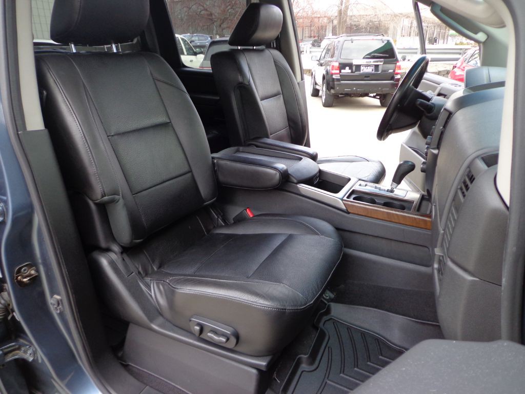 2011 Nissan Titan Image 17