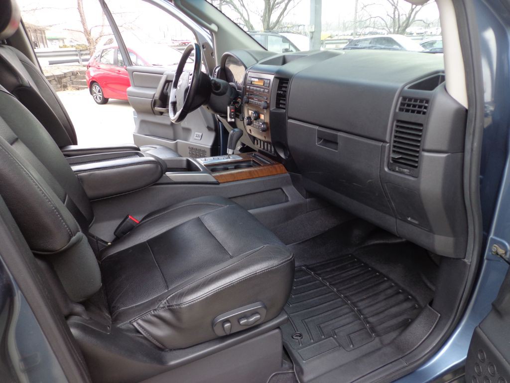 2011 Nissan Titan Image 18