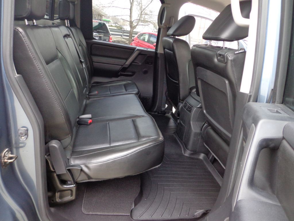 2011 Nissan Titan Image 19