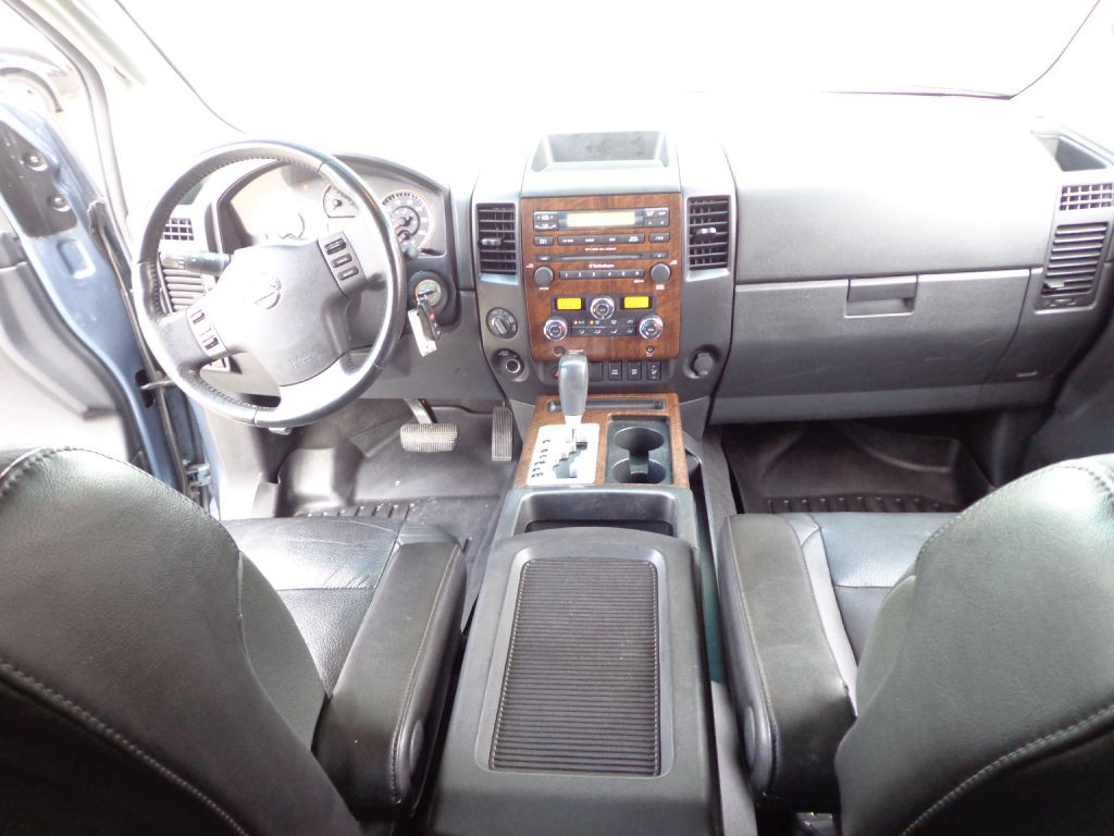 2011 Nissan Titan Image 20