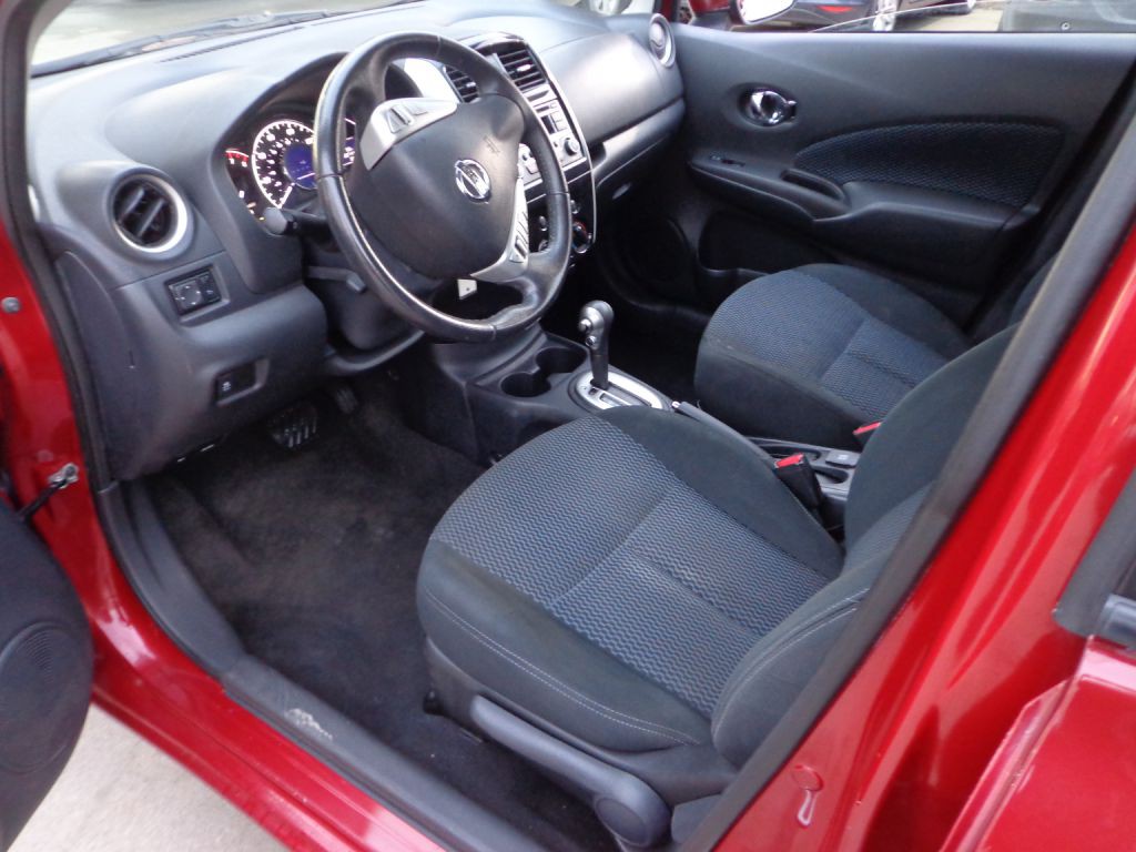 2015 Nissan Versa Image 11