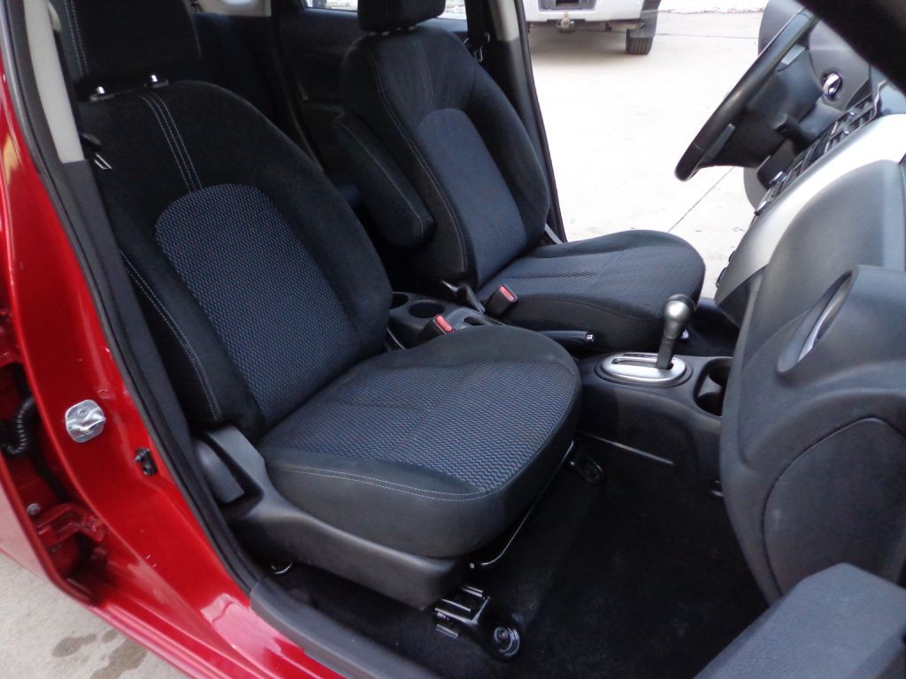 2015 Nissan Versa Image 13