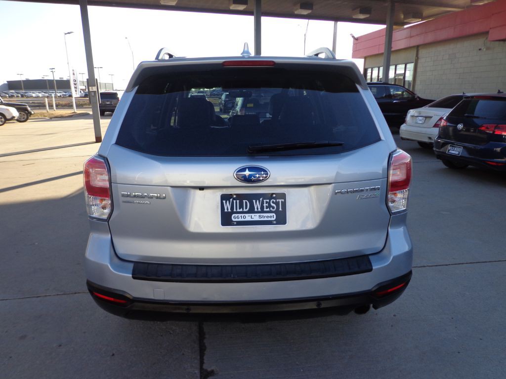 2017 Subaru Forester Image 5