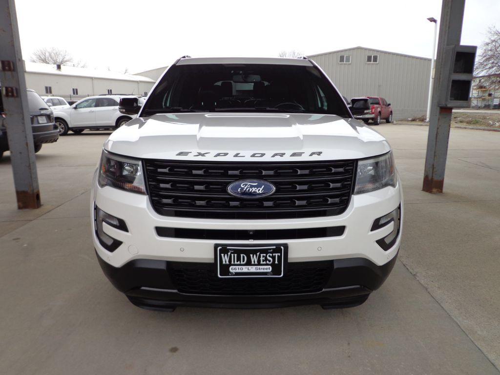 2016 Ford Explorer Image 2