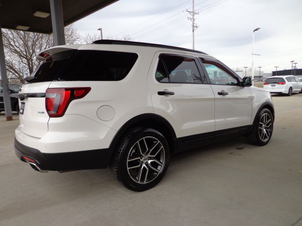 2016 Ford Explorer Image 4