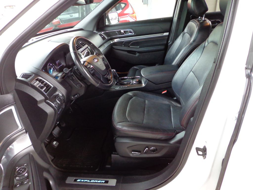 2016 Ford Explorer Image 9