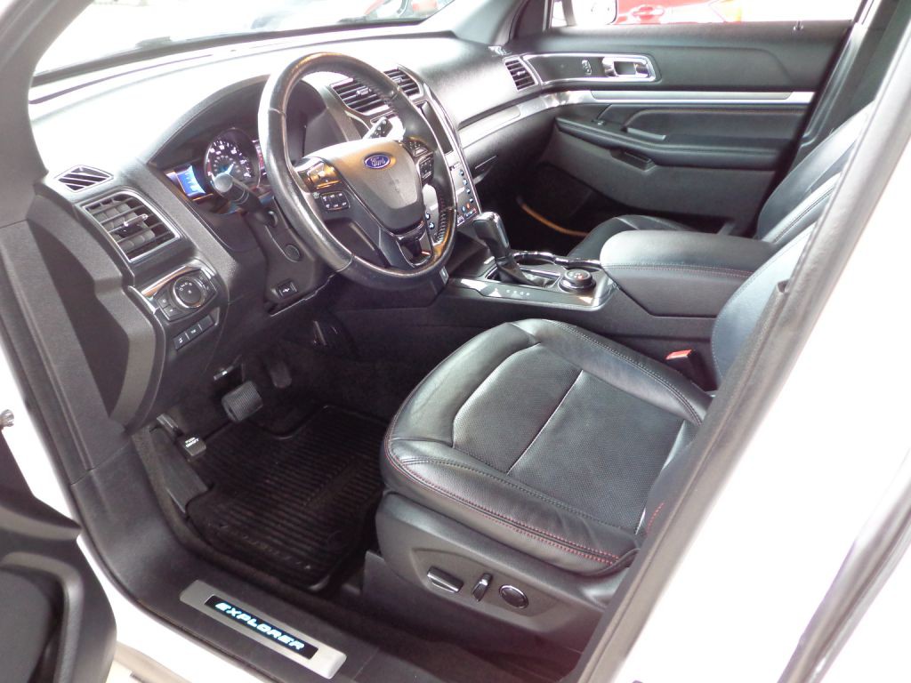 2016 Ford Explorer Image 11