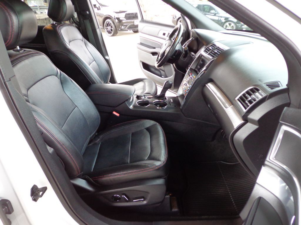 2016 Ford Explorer Image 12