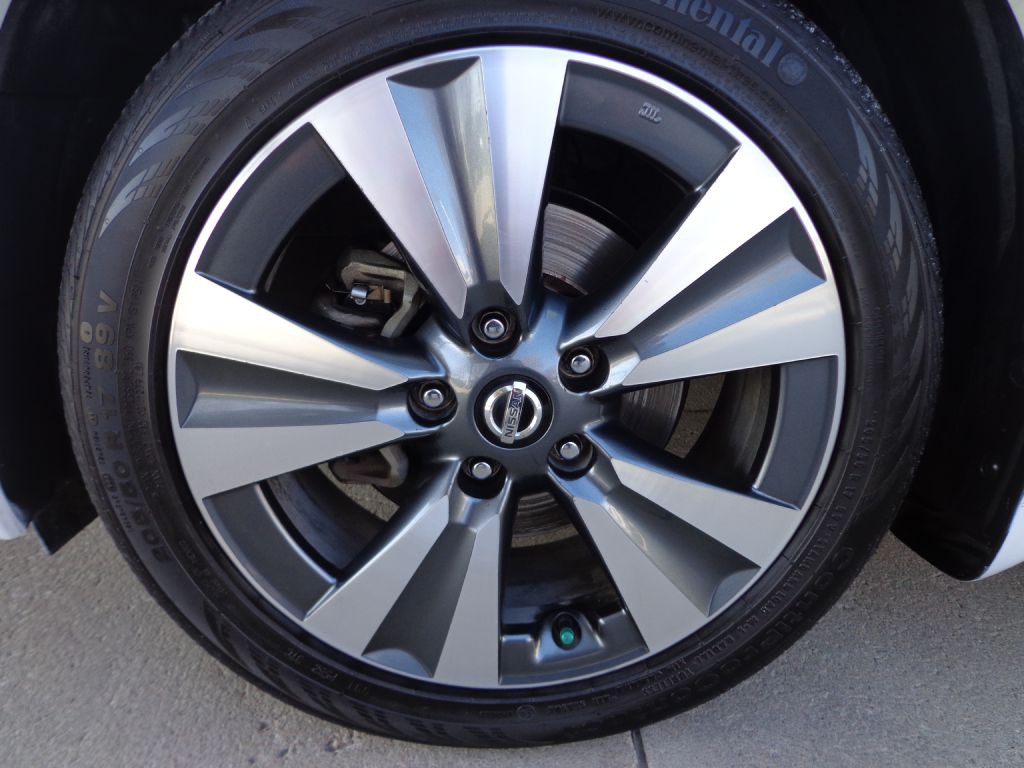 2017 Nissan Sentra Image 9