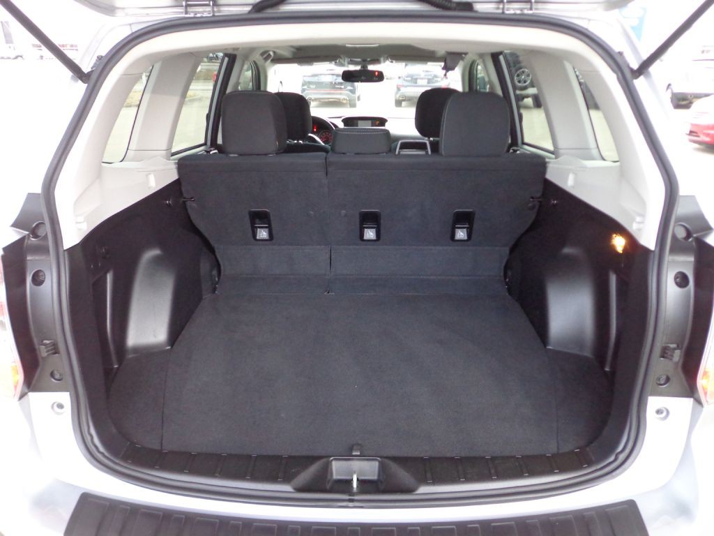 2016 Subaru Forester Image 16