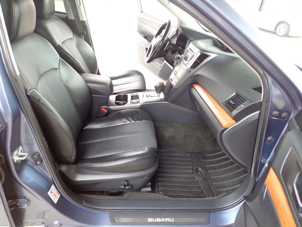 2013 Subaru Outback Image 16