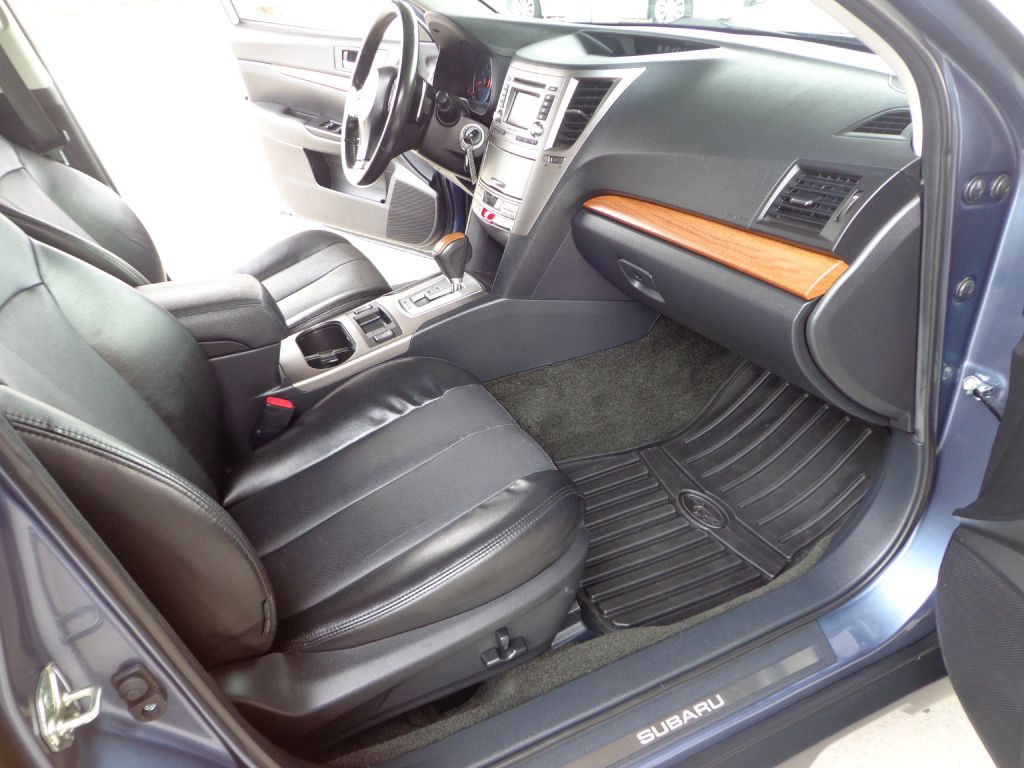 2013 Subaru Outback Image 18
