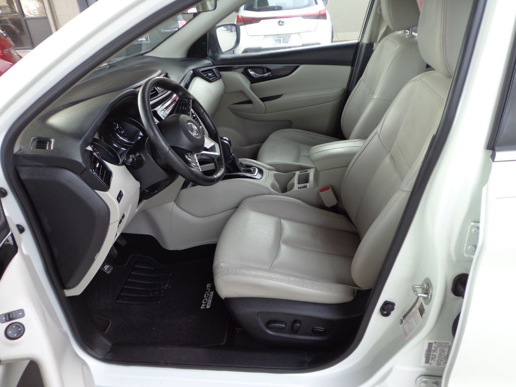 2018 Nissan Rogue Image 9