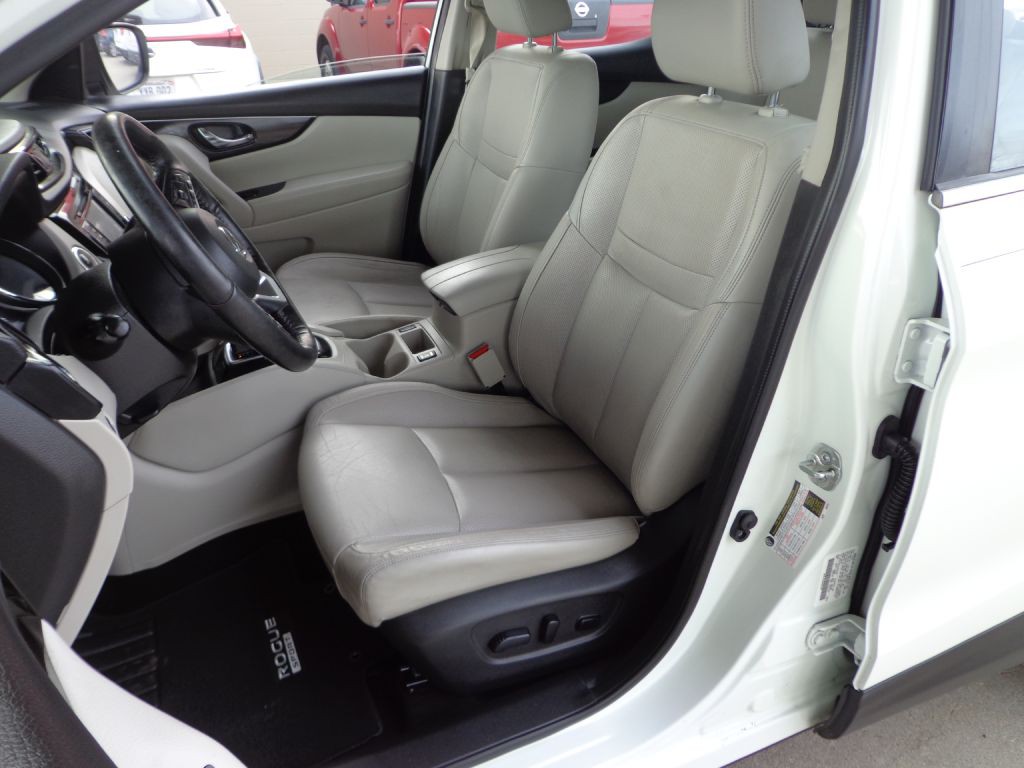 2018 Nissan Rogue Image 10