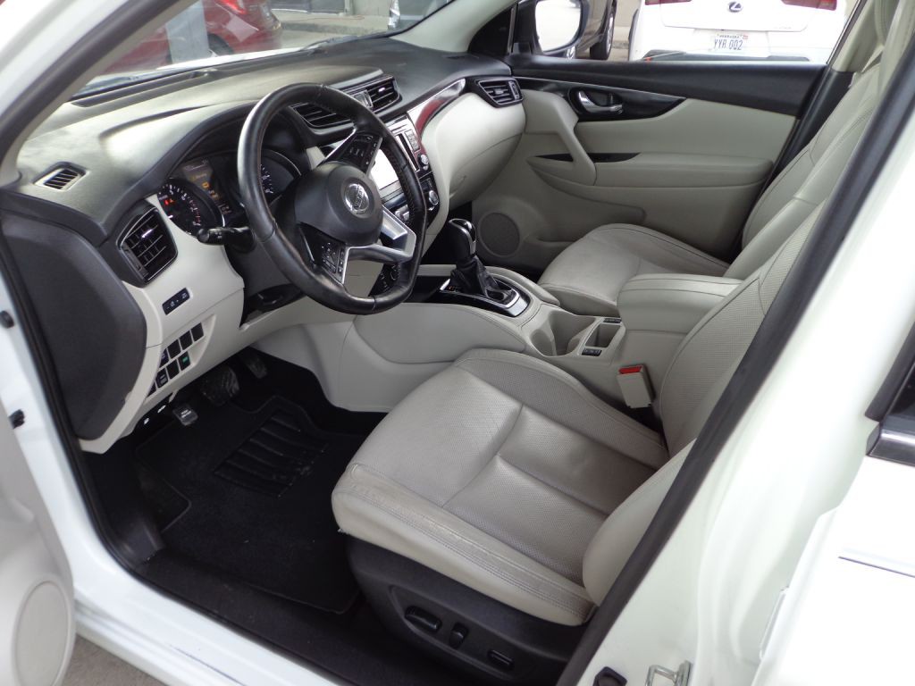 2018 Nissan Rogue Image 11