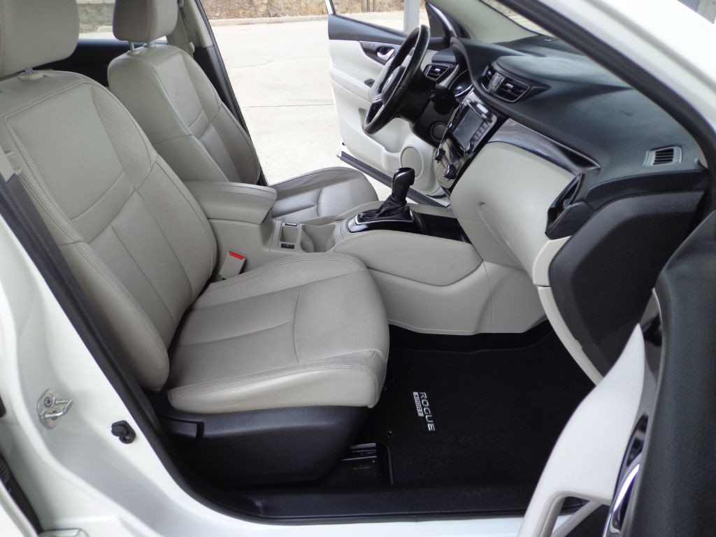 2018 Nissan Rogue Image 13