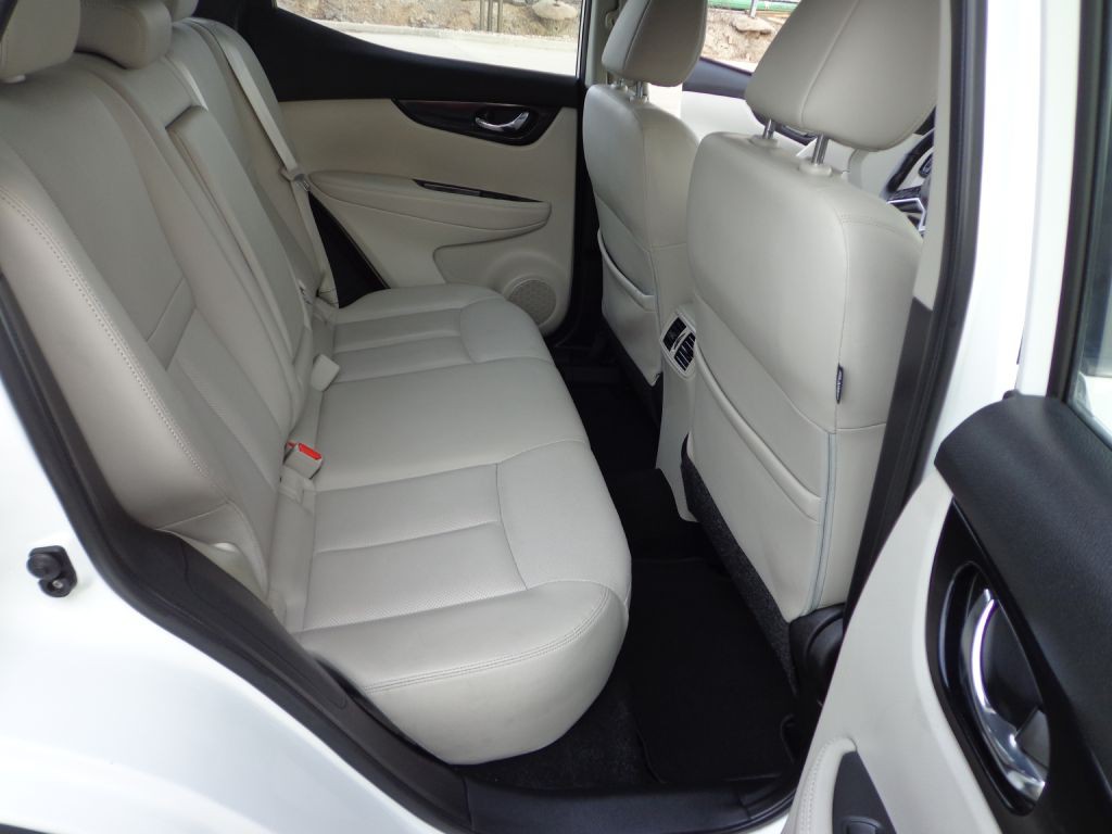 2018 Nissan Rogue Image 16