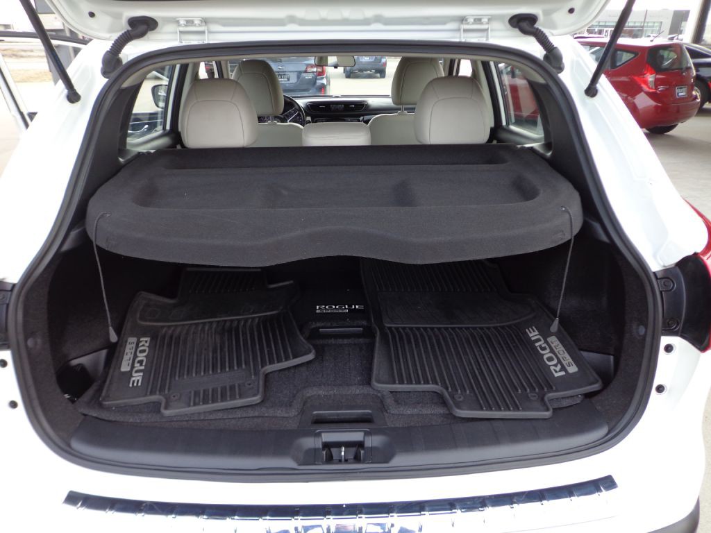 2018 Nissan Rogue Image 17