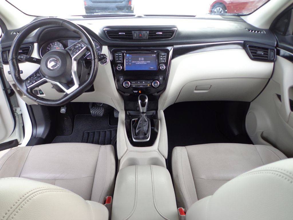 2018 Nissan Rogue Image 18