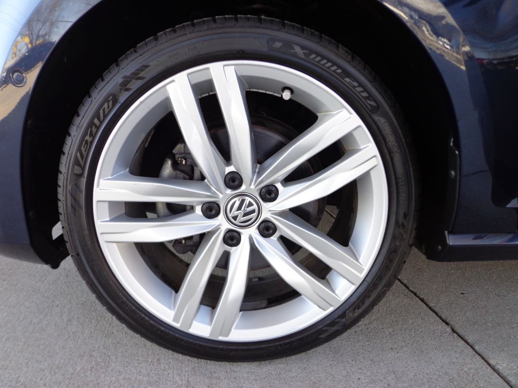 2017 Volkswagen Golf Image 8