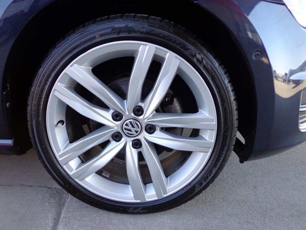 2017 Volkswagen Golf Image 9