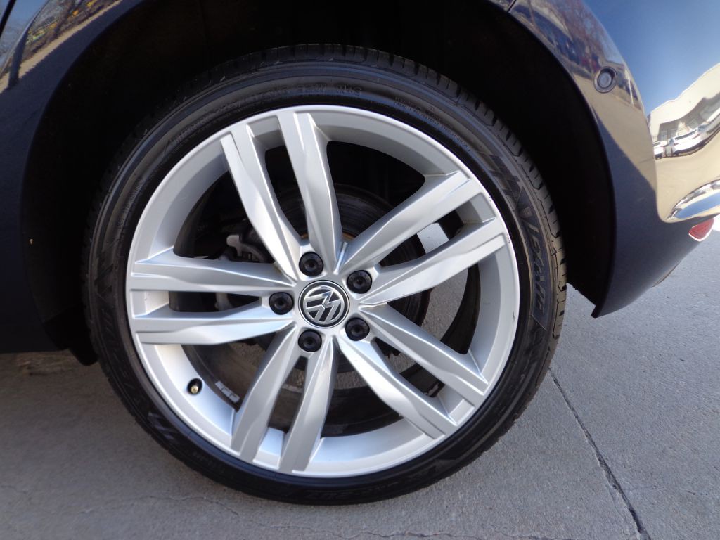 2017 Volkswagen Golf Image 11