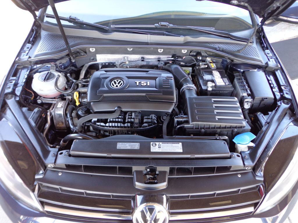 2017 Volkswagen Golf Image 12