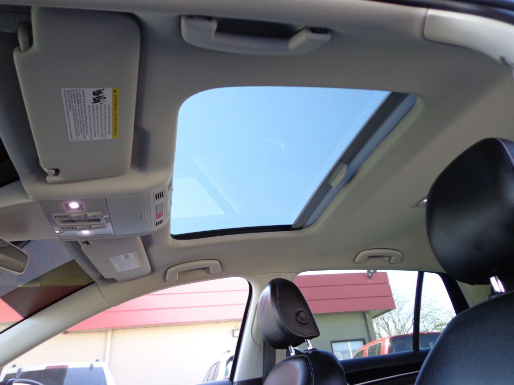 2017 Volkswagen Golf Image 22