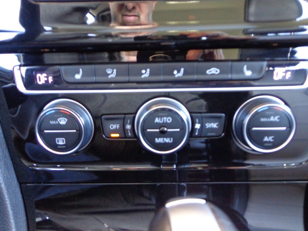 2017 Volkswagen Golf Image 24