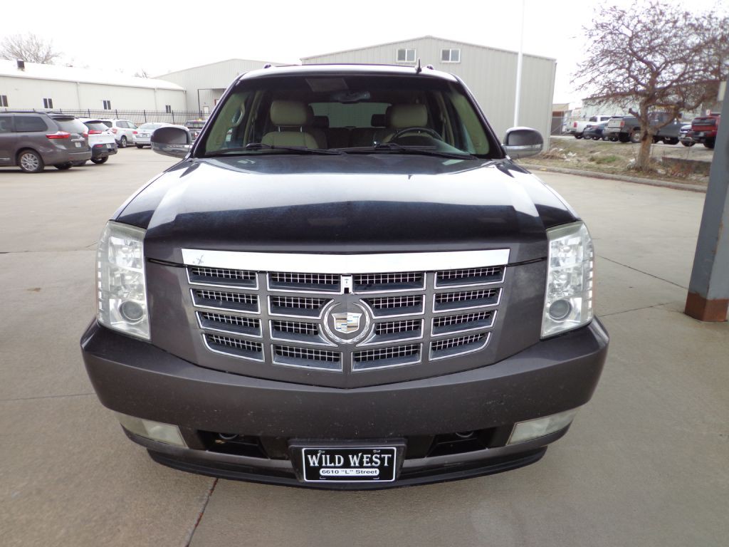 2011 Cadillac Escalade Image 2