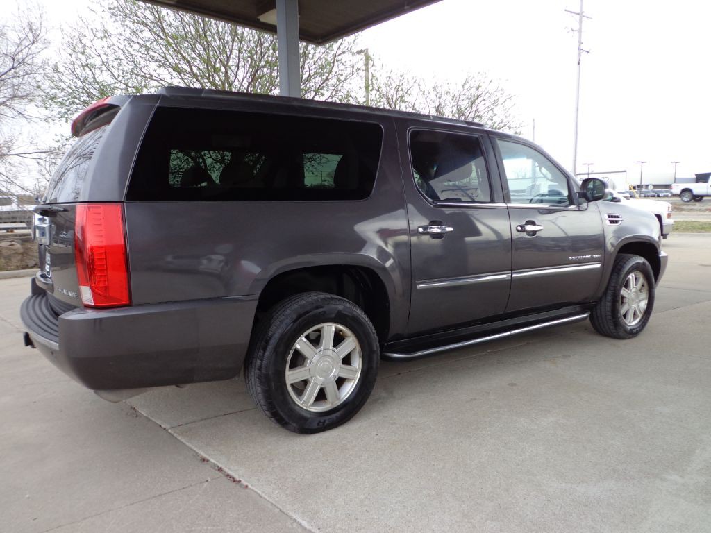 2011 Cadillac Escalade Image 4