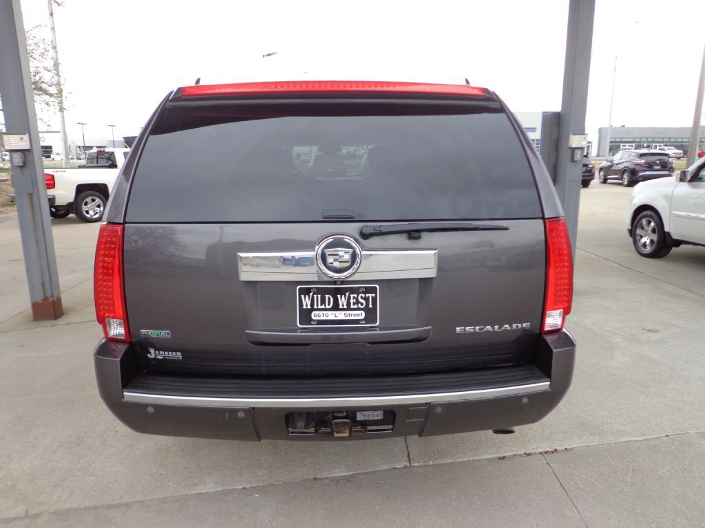 2011 Cadillac Escalade Image 5