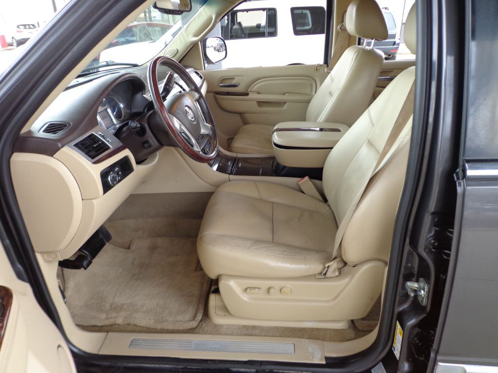 2011 Cadillac Escalade Image 9