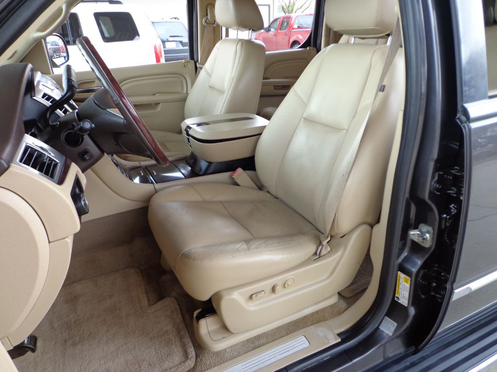 2011 Cadillac Escalade Image 10
