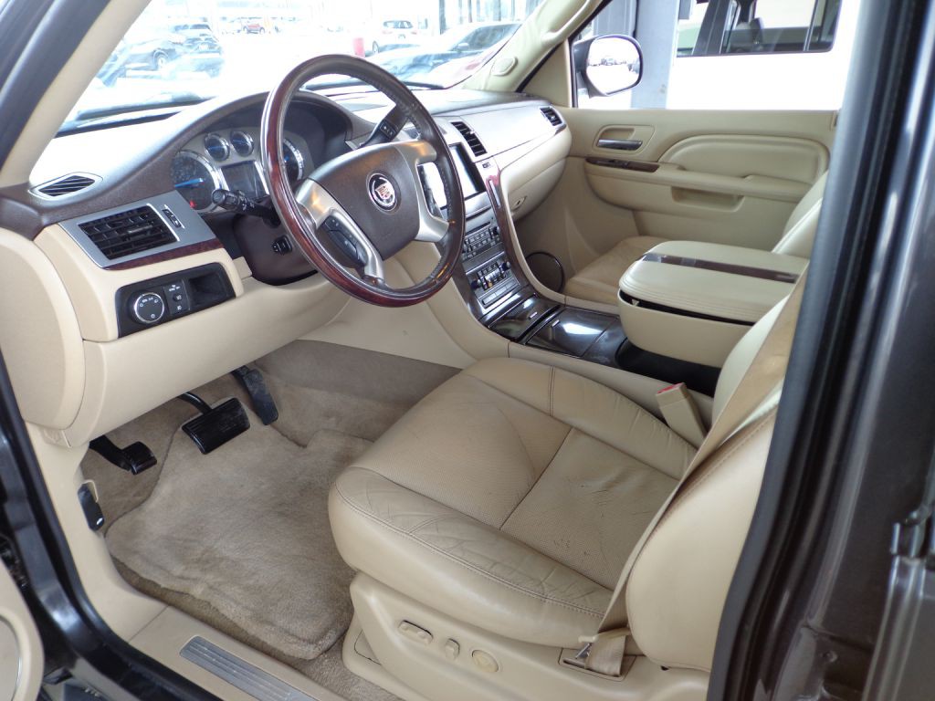 2011 Cadillac Escalade Image 11