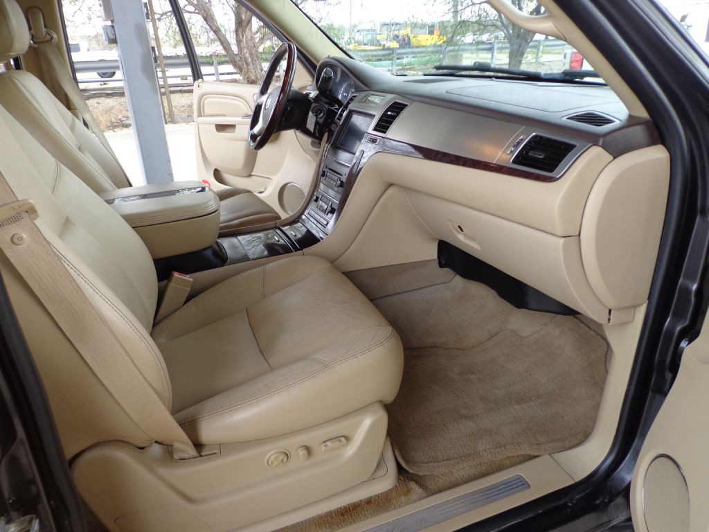 2011 Cadillac Escalade Image 14