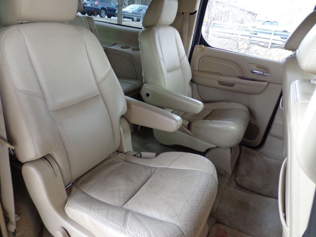2011 Cadillac Escalade Image 16