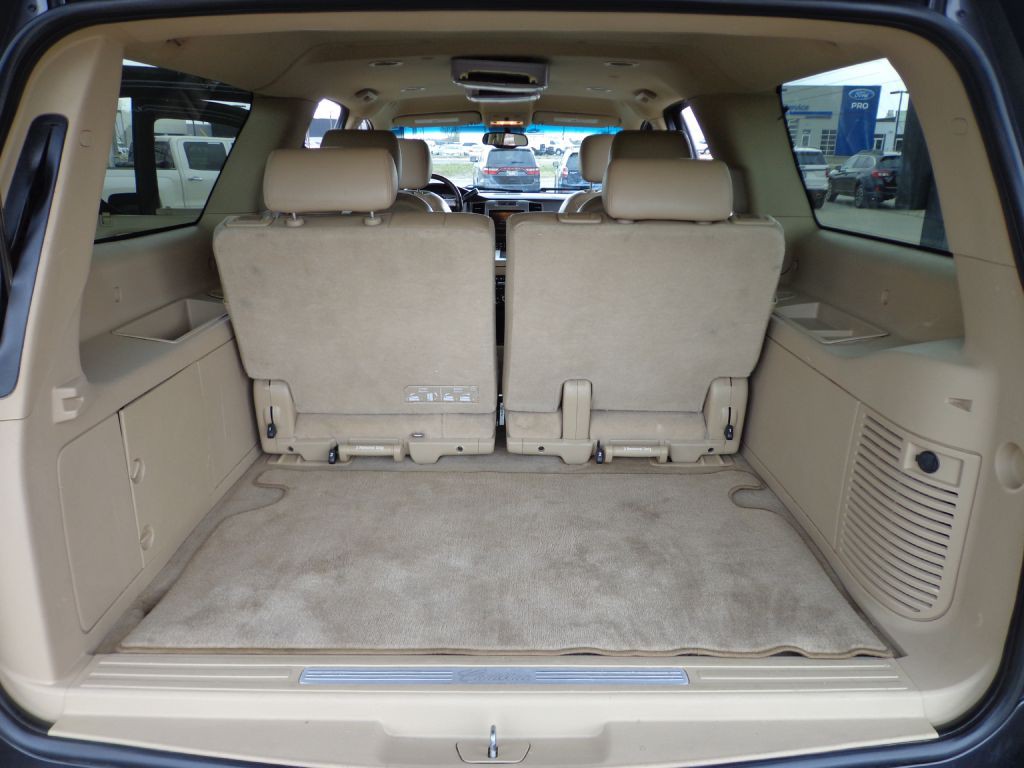 2011 Cadillac Escalade Image 18