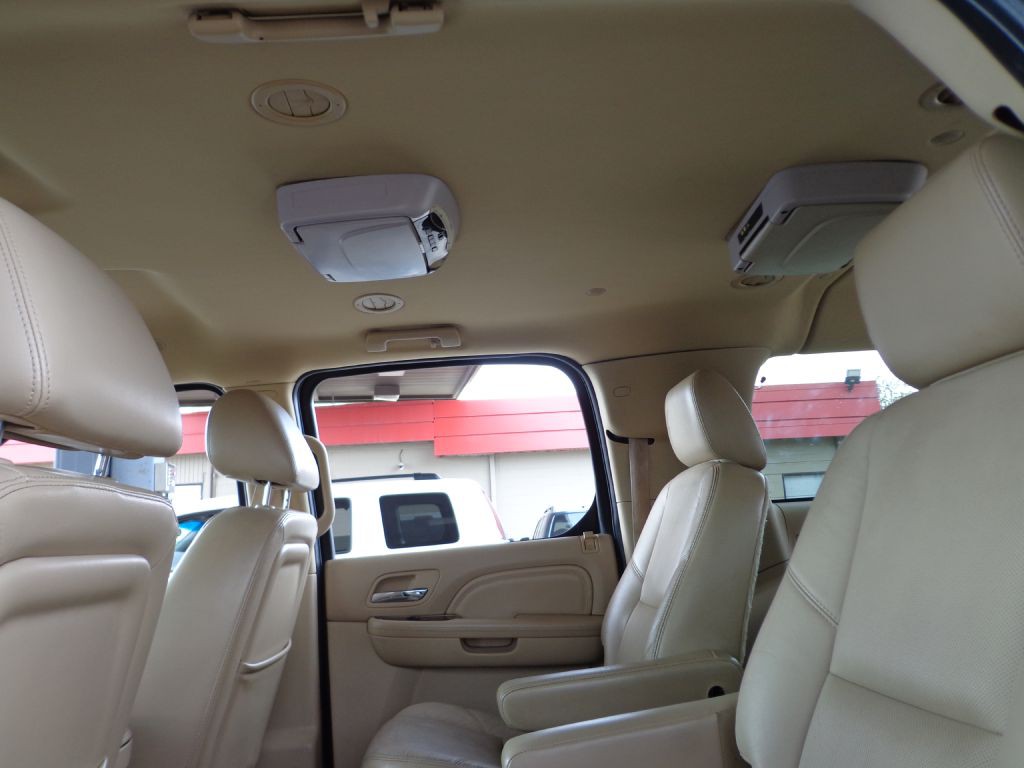 2011 Cadillac Escalade Image 19