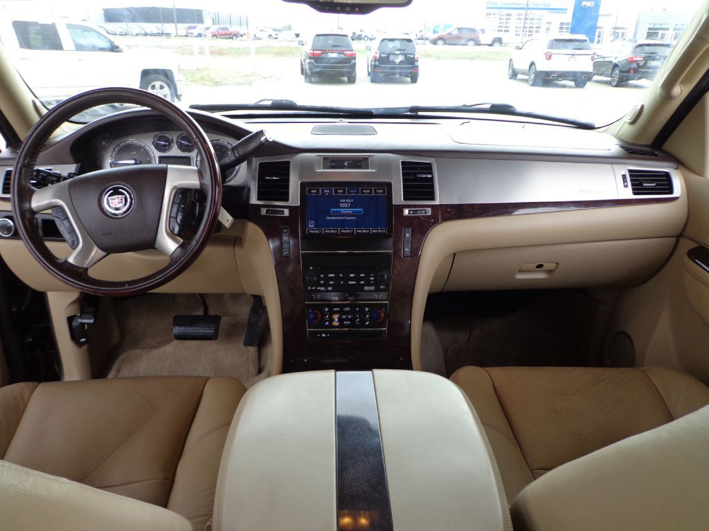 2011 Cadillac Escalade Image 21