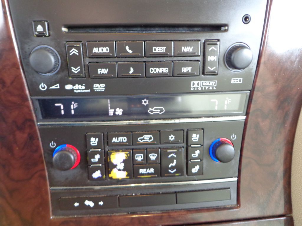 2011 Cadillac Escalade Image 22