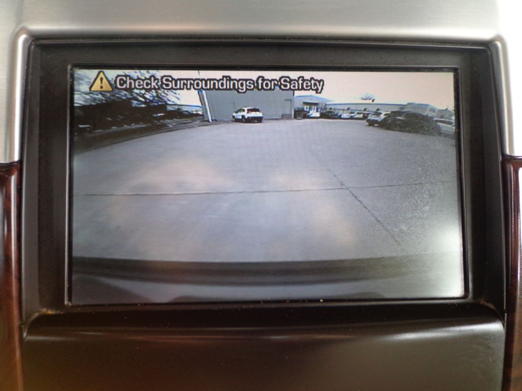 2011 Cadillac Escalade Image 23