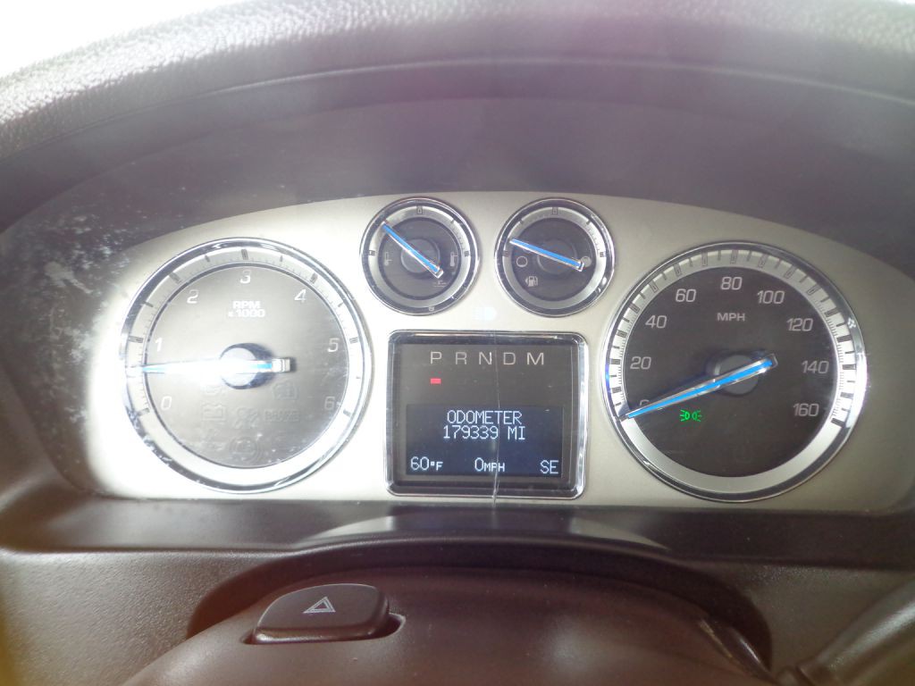 2011 Cadillac Escalade Image 24