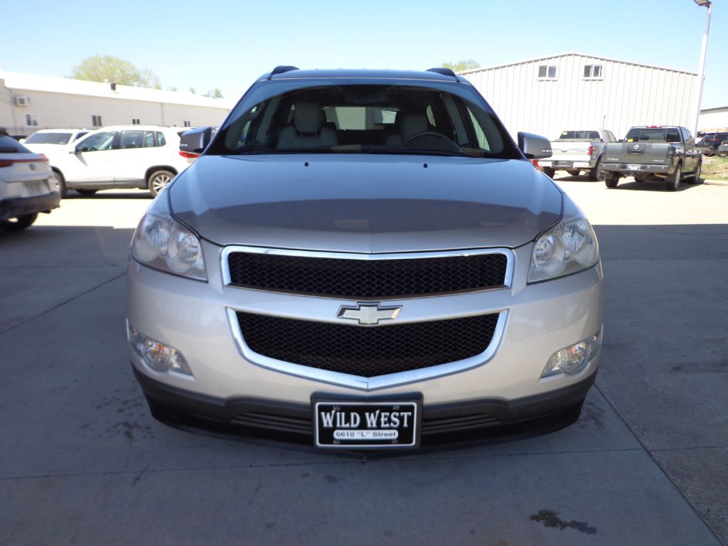 2011 Chevrolet Traverse Image 2